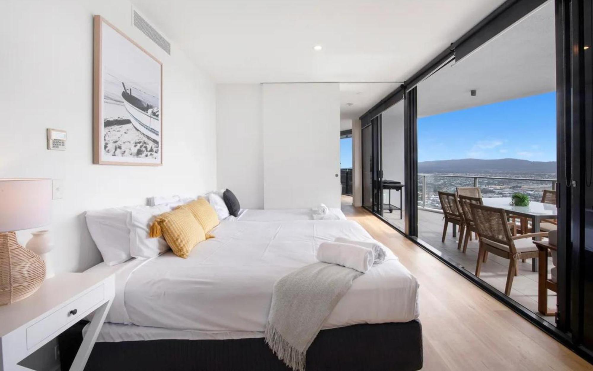 Circle On Cavill By Vaun Aparthotel Gold Coast Exterior photo