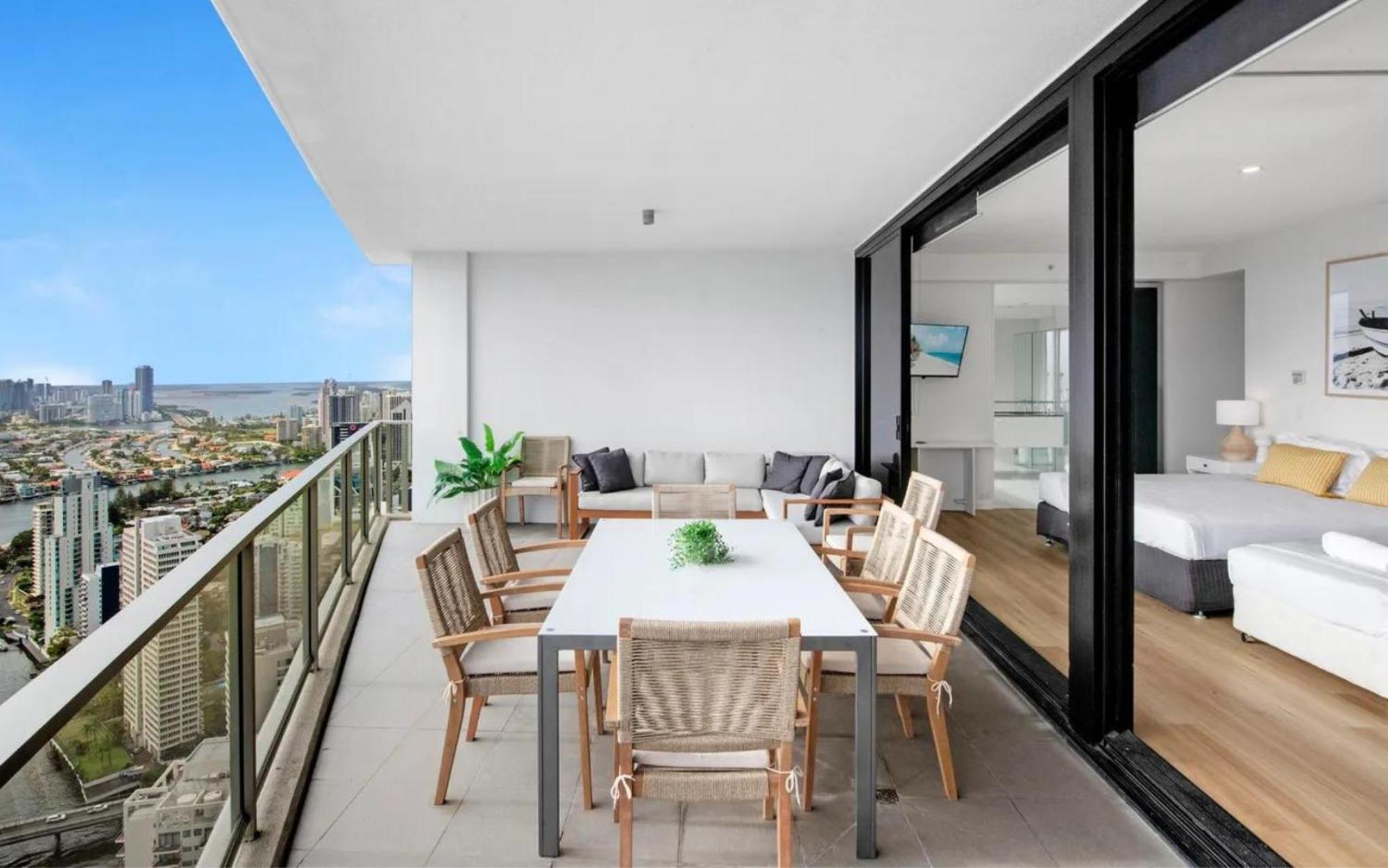 Circle On Cavill By Vaun Aparthotel Gold Coast Exterior photo
