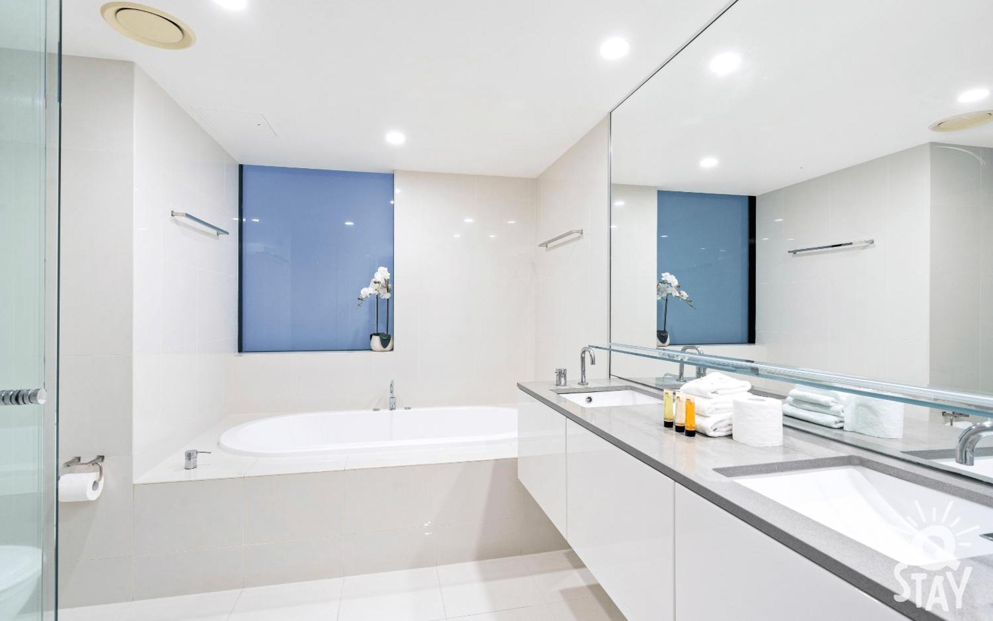 Circle On Cavill By Vaun Aparthotel Gold Coast Exterior photo