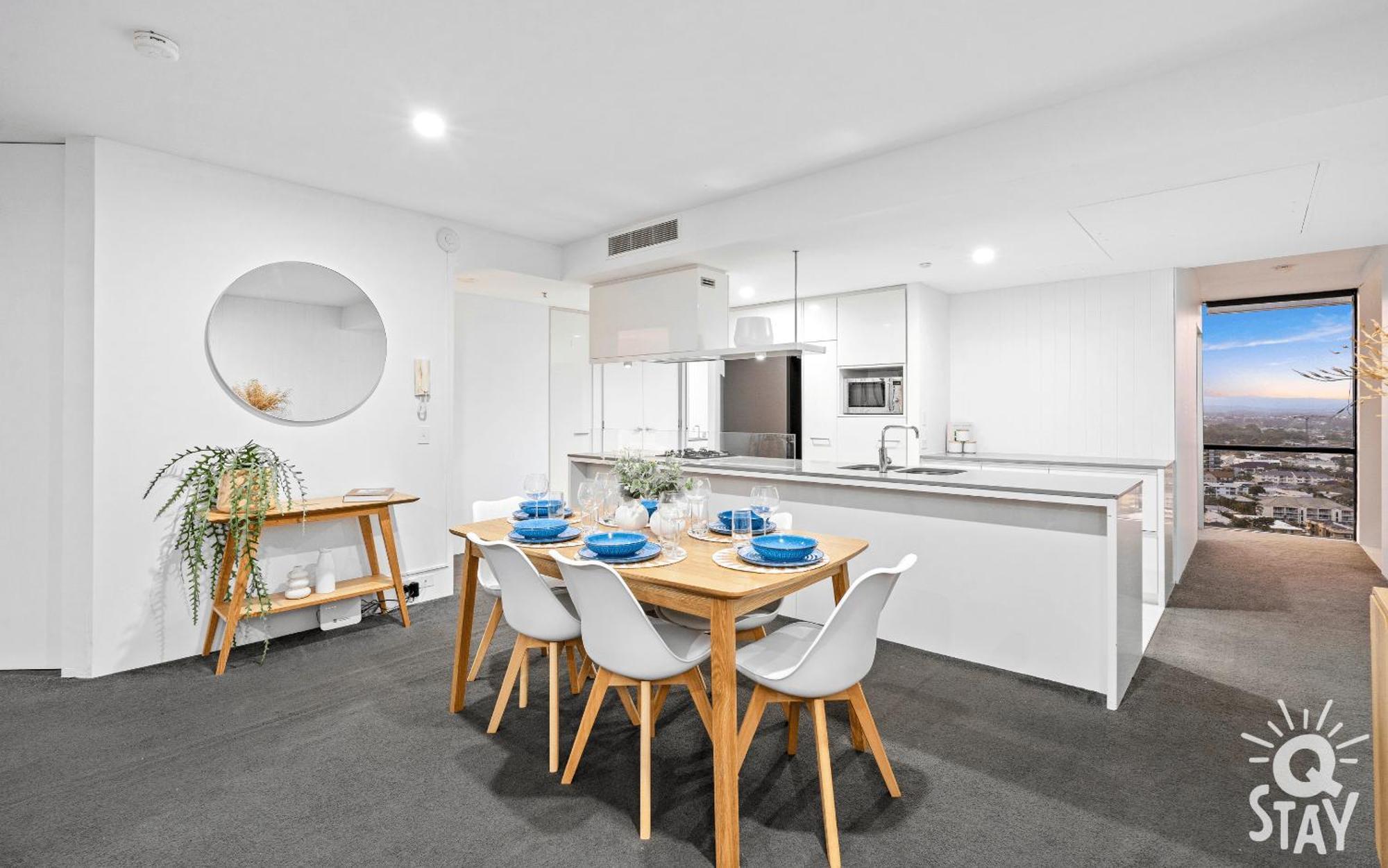 Circle On Cavill By Vaun Aparthotel Gold Coast Exterior photo