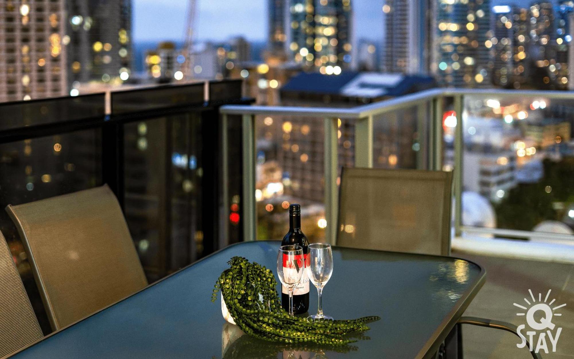 Circle On Cavill By Vaun Aparthotel Gold Coast Exterior photo